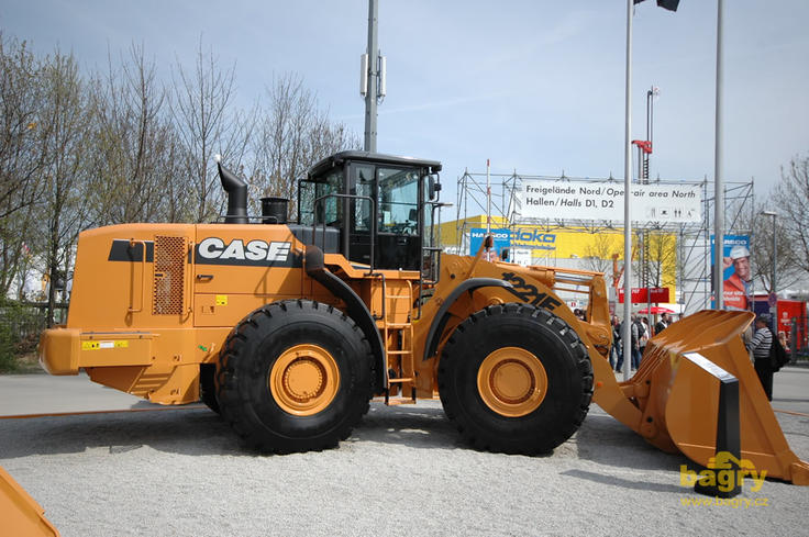 Kolový nakladač Case 1221E