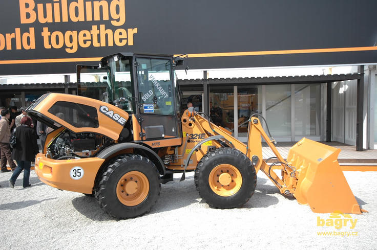 Kolový nakladač Case 321E HTS Series 3