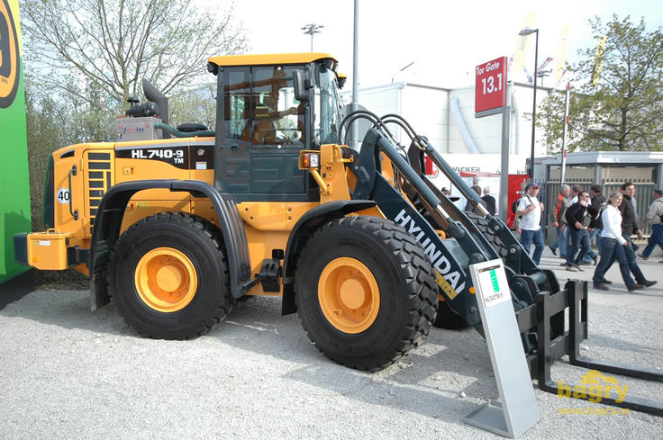 Kolový nakladač Hyundai HL740TM-9