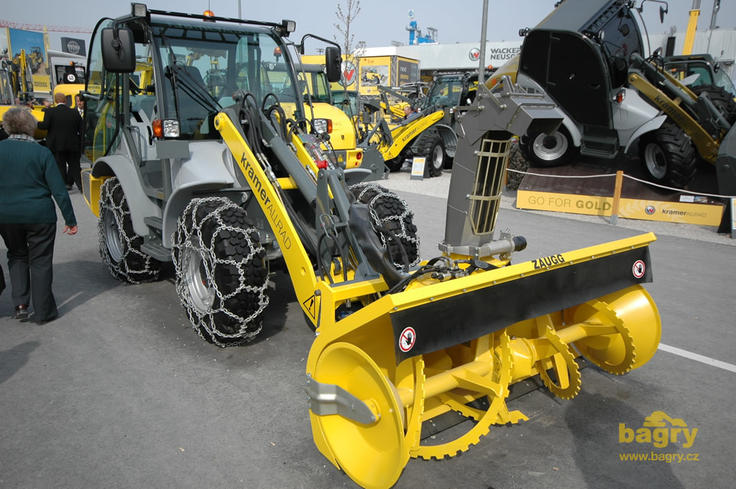 Kolový nakladač Kramer Allrad 480 se sněhovou frézou Zaugg