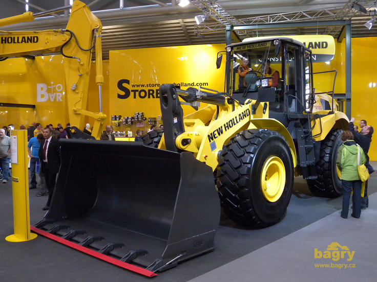 Kolový nakladač New Holland W270B