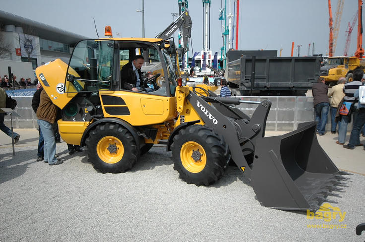 Kolový nakladač Volvo L25F