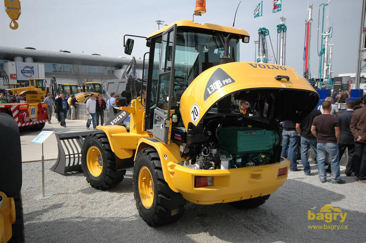 Kolový nakladač Volvo L30B Pro