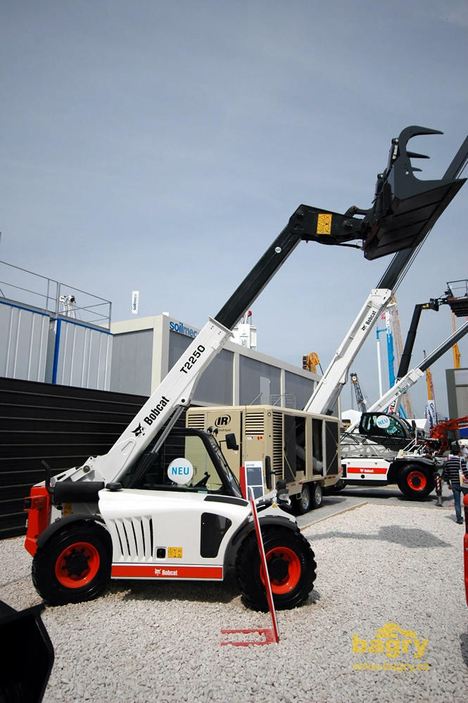 Teleskopický manipulátor Bobcat T2250