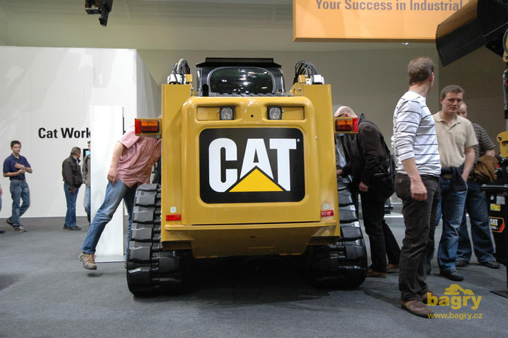 Pásový smykem řízený nakladač Caterpillar 279C High Flow XPS Two Speed