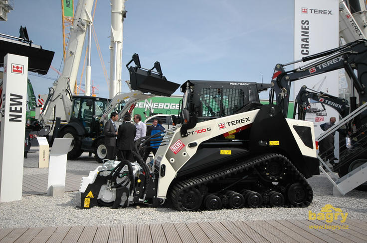Pásový smykem řízený nakladač Terex Posi-Track PT-100 G se silniční frézou