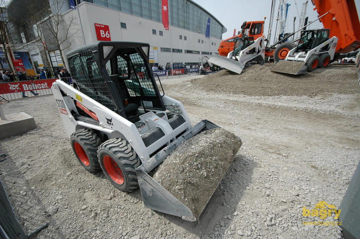 Smykem řízený nakladač Bobcat S130