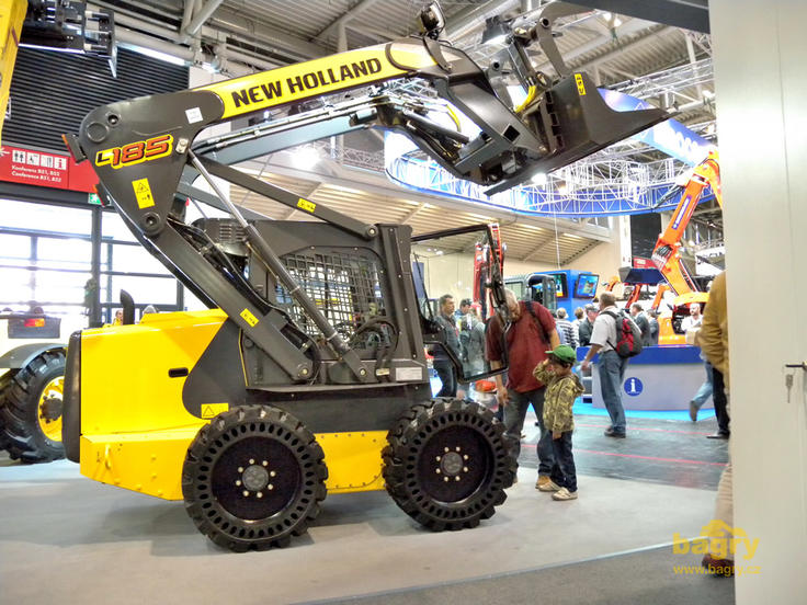 Smykem řízený nakladač New Holland L185