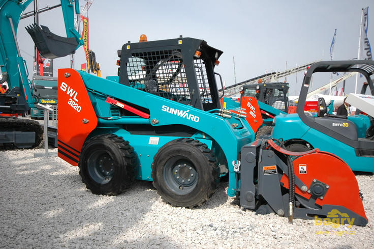 Smykem řízený nakladač Sunward SWTL 3220