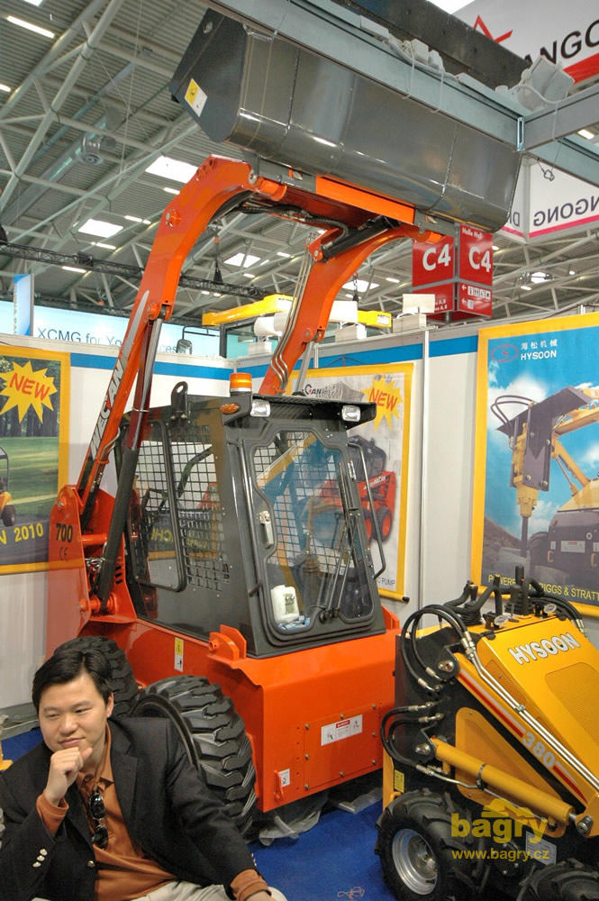 Smykem řízený nakladač Wecan GM 700