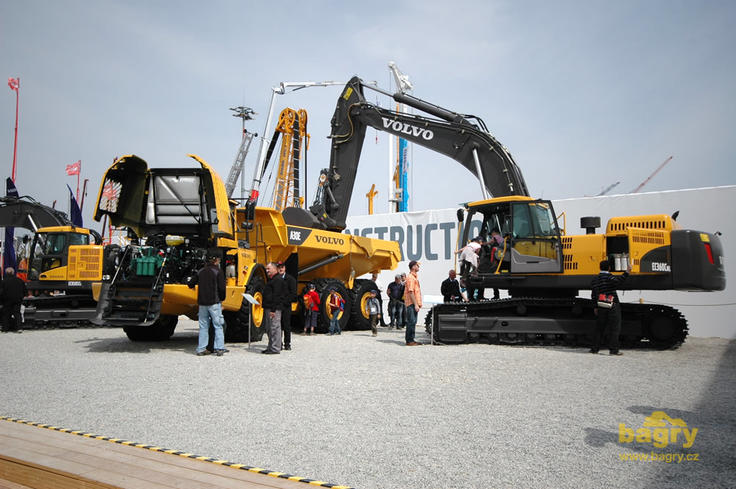 Kloubový dempr Volvo A30E a pásové rypadlo EC360C NL