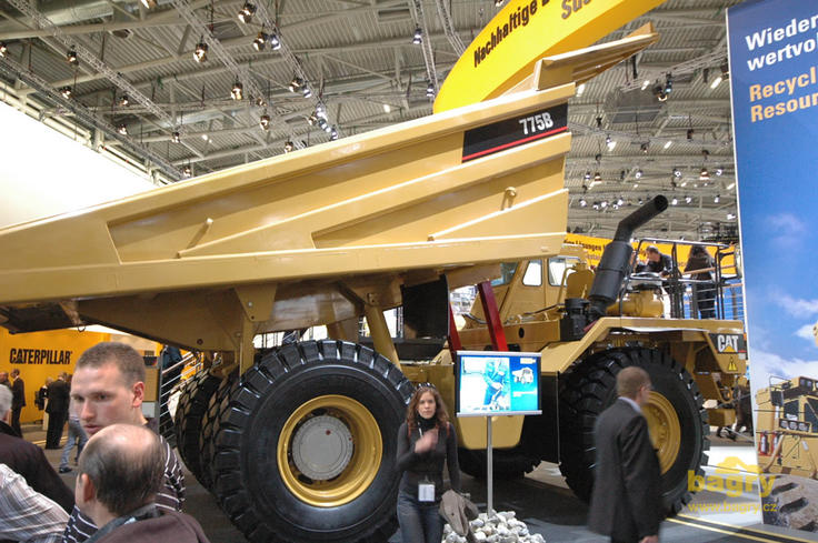 Pevný dempr Caterpillar 775B