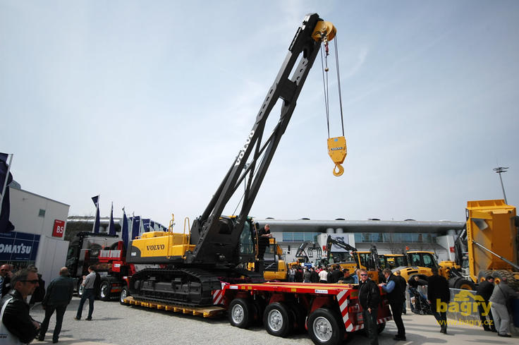 Truboukladač Volvo PL460B za tahačem Volvo FH16 700