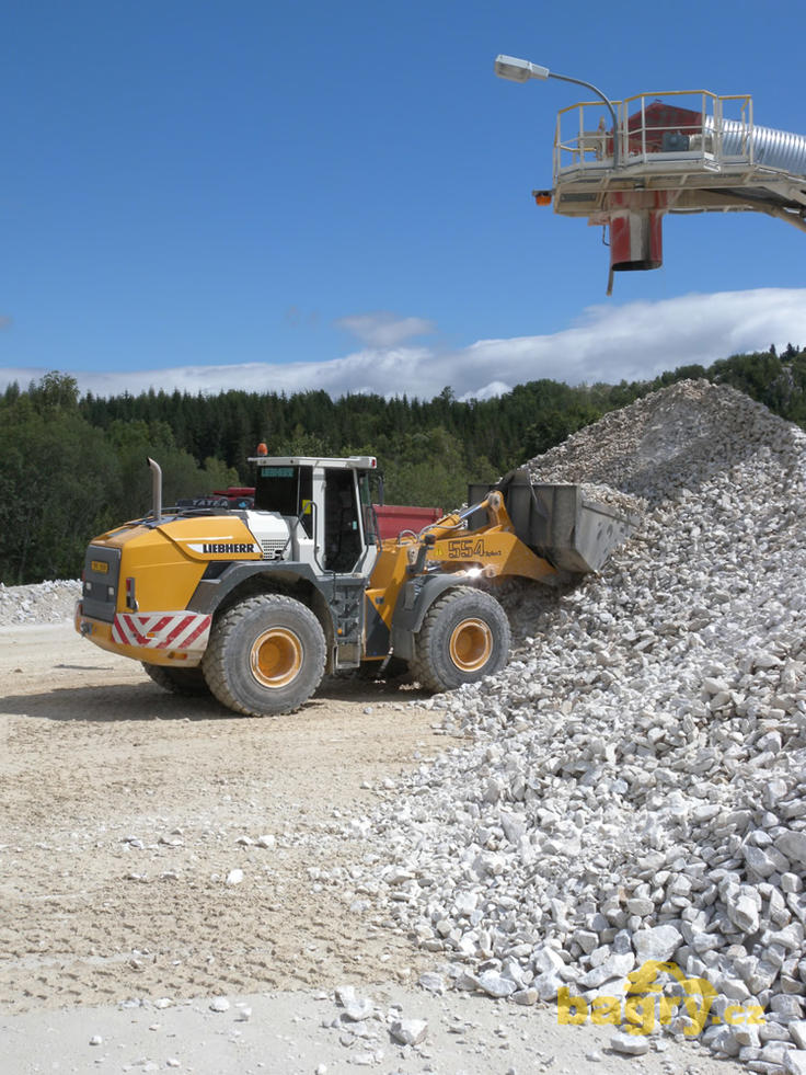 Kolový nakladač Liebherr L 554 2plus2