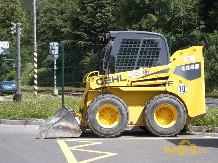 Smykem řízený nakladač Gehl 4840 E