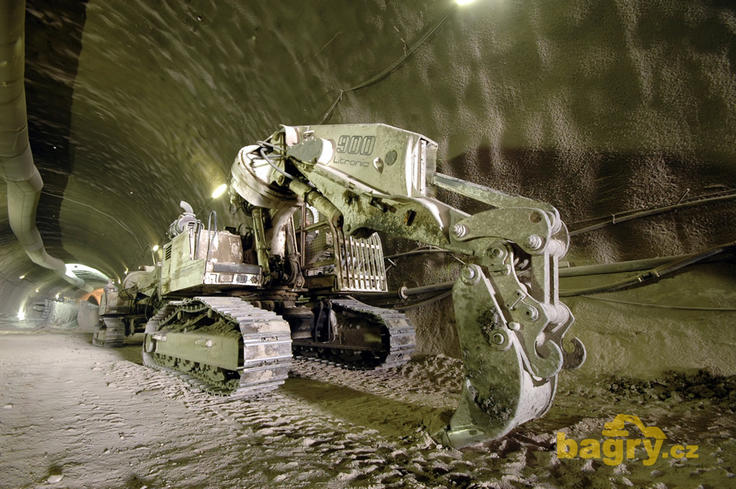 Pásové rypadlo Liebherr R 900 Litronic
