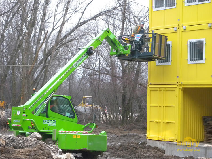 Teleskopický manipulátor Merlo Roto 38.14 S s plošinou