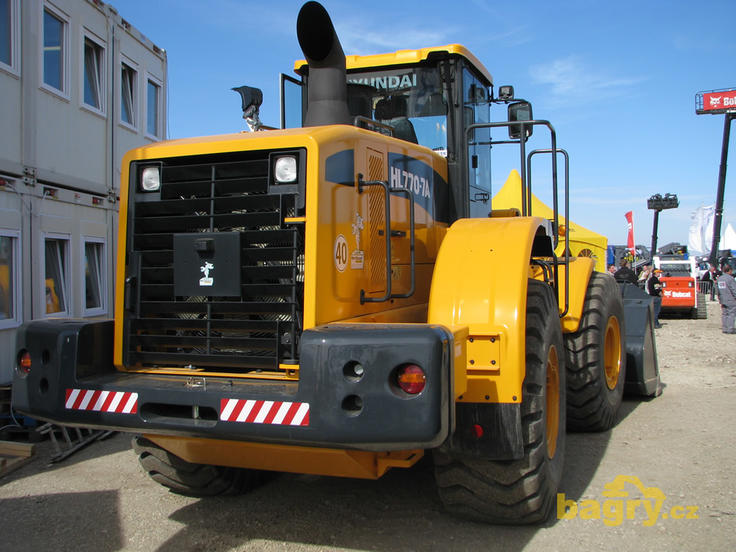 Kolový nakladač Hyundai HL770-7A