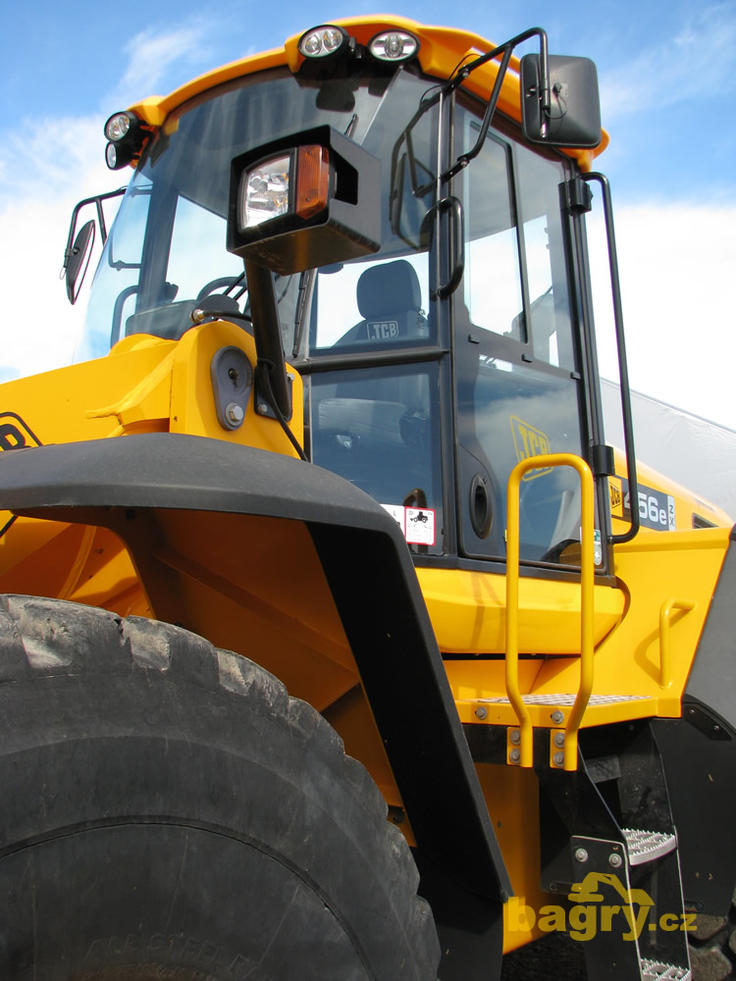Kolový nakladač JCB 456e ZX