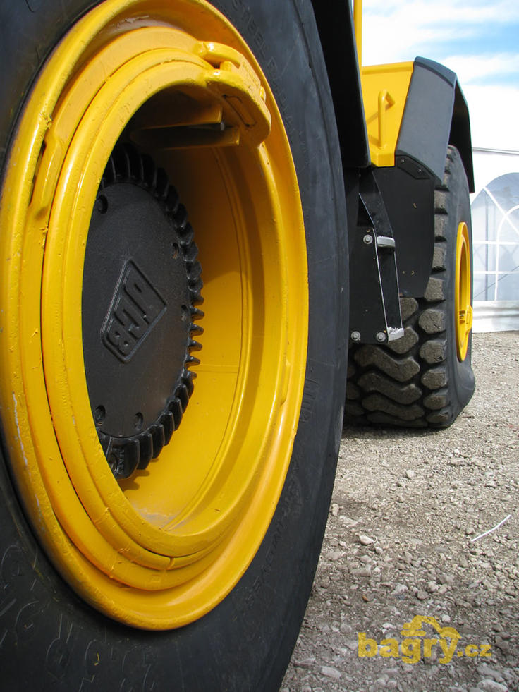 Kolový nakladač JCB 456e ZX
