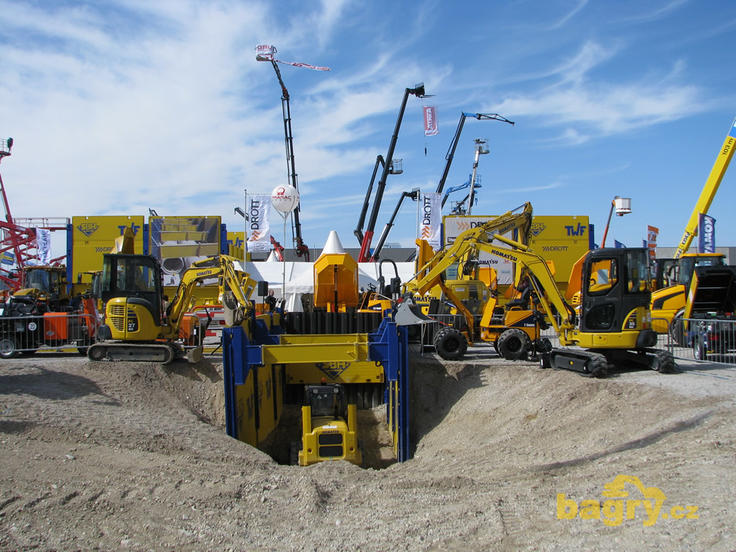 Kompaktní stroje Komatsu