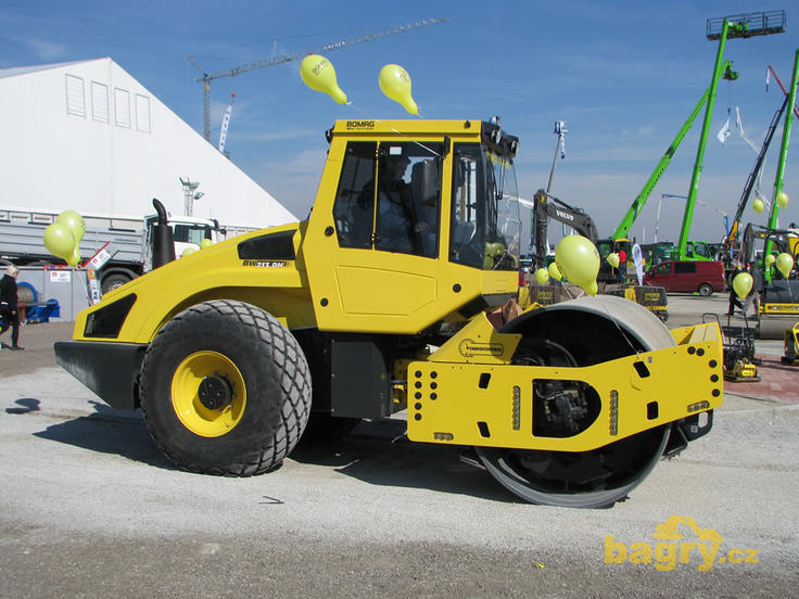 Tahačový válec Bomag BW 213 DH