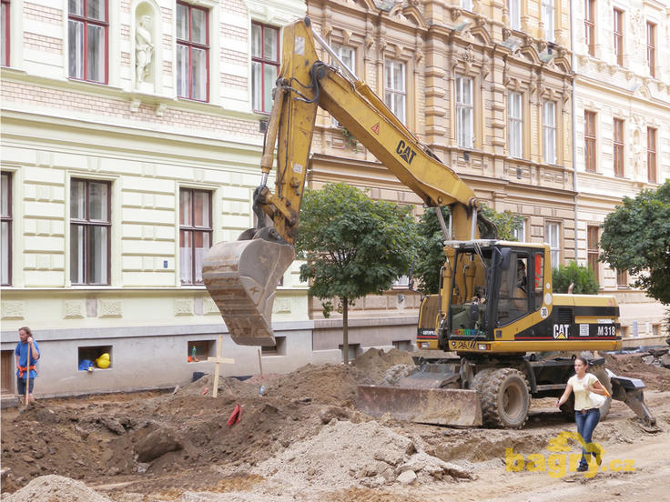 Kolové rypadlo Caterpillar M 318 firmy Aleš Malášek