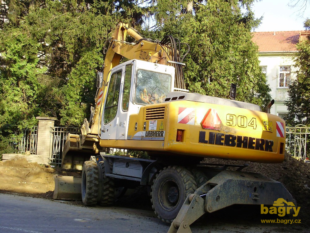 Kolové rypadlo Liebherr 904 firmy Eko Agrostav a.s.