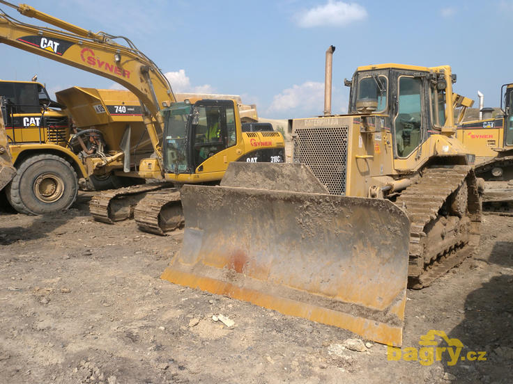 Pásový dozer Caterpillar D6M XL firmy P O P R