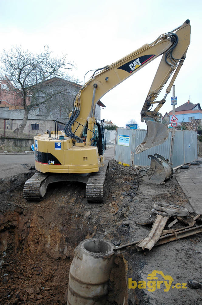 Pásové rypadlo Caterpillar 321C LCR firmy Zepris
