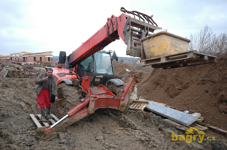 Teleskopický manipulátor Manitou MT 1740 SL Turbo - oprava defektu