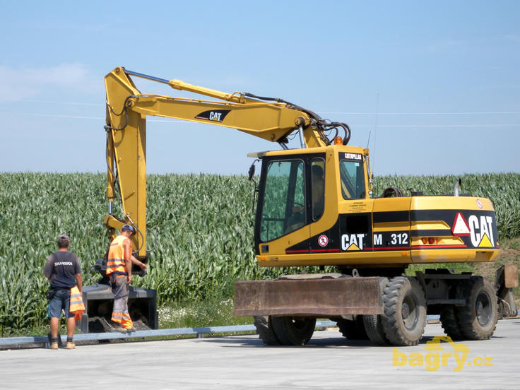 Kolové rypadlo Caterpillar M 312