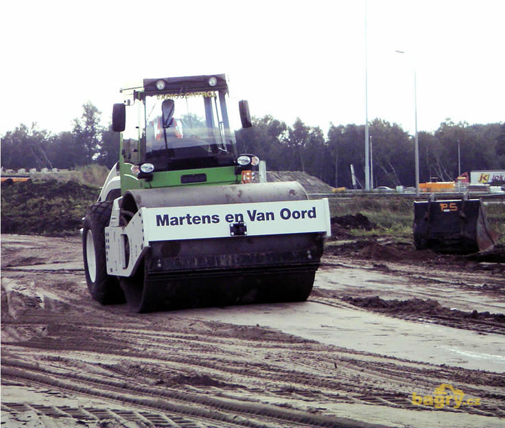 Válec Bomag BW 213DH