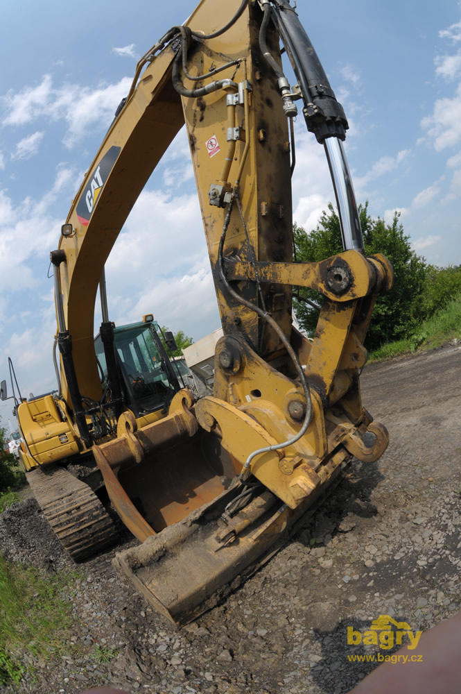 Pásové rypadlo Caterpillar 325D LME firmy Stavební mechanizace CZ