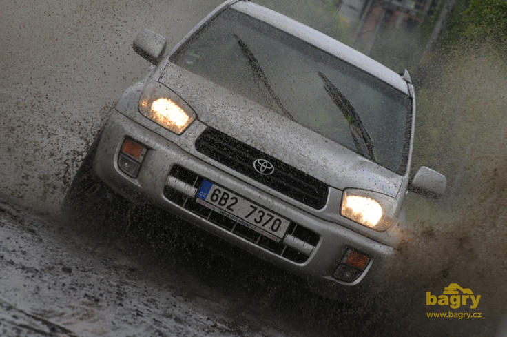 Reportážní Toyota RAV4 se přesouvá do Lověšic