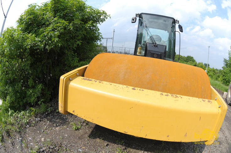 Tahačový válec Caterpillar CS64 firmy Stavební mechanizace CZ