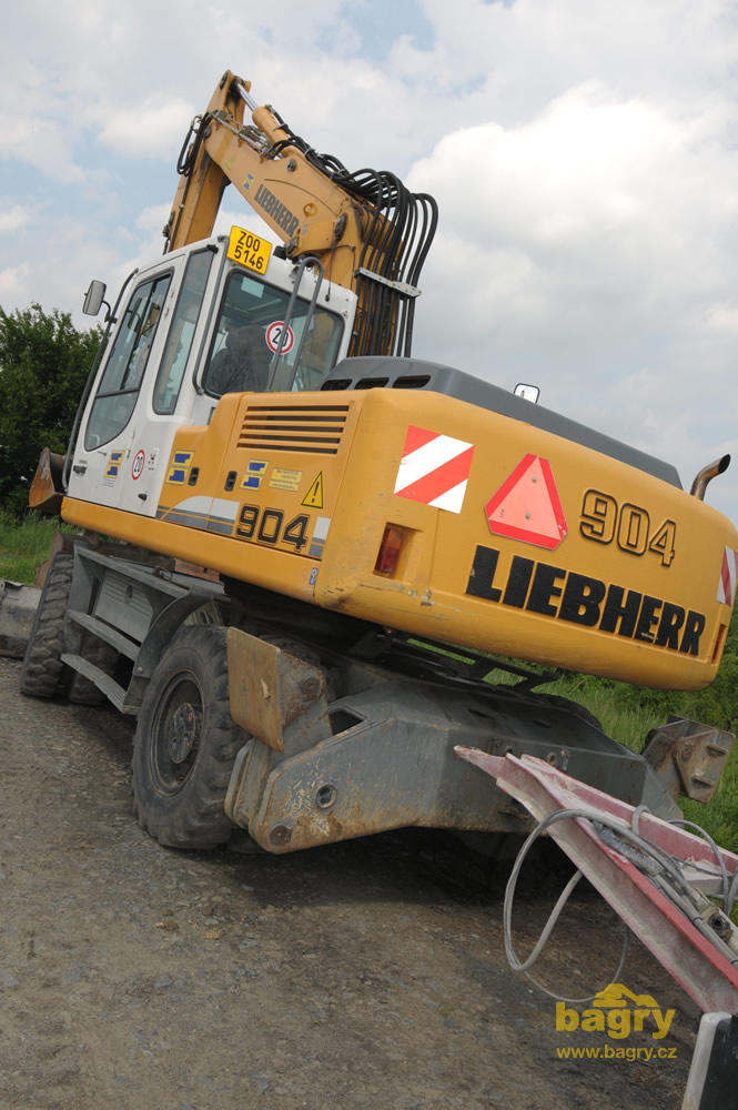 Kolové rypadlo Liebherr A 904 firmy Stavební mechanizace CZ