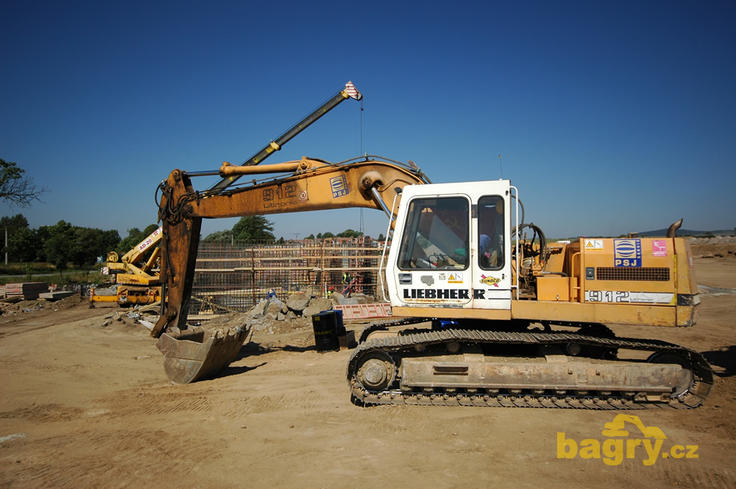 Pásové rypadlo Liebherr R 912 Litronic firmy PSJ servis