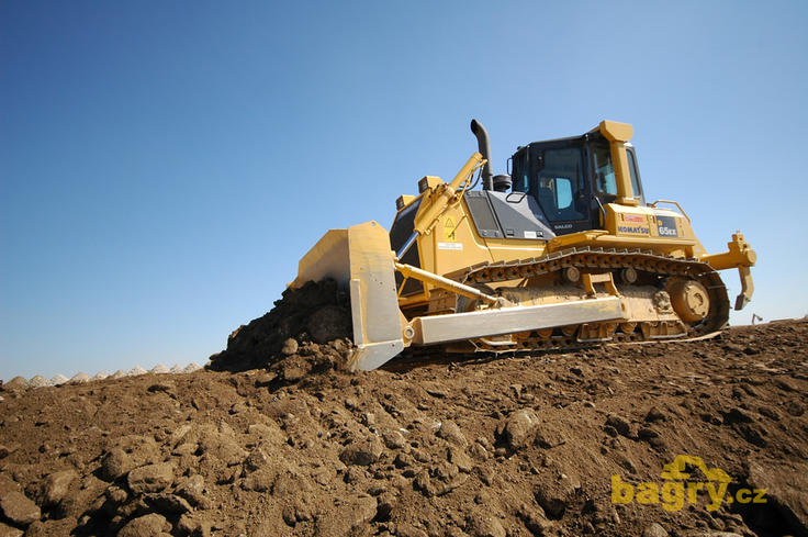 Pásový dozer Komatsu D65 EX