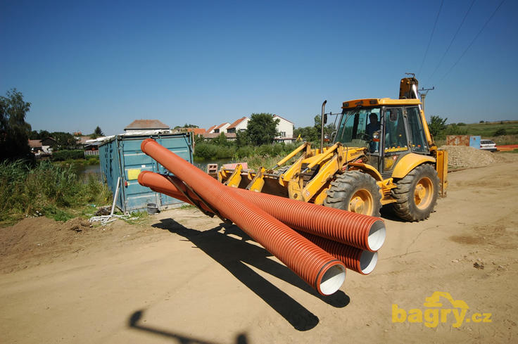 Rypadlonakladač JCB 4CX Sitemaster firmy Vapis Boskovice