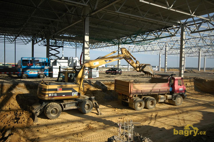 Kolové rypadlo Caterpillar M315