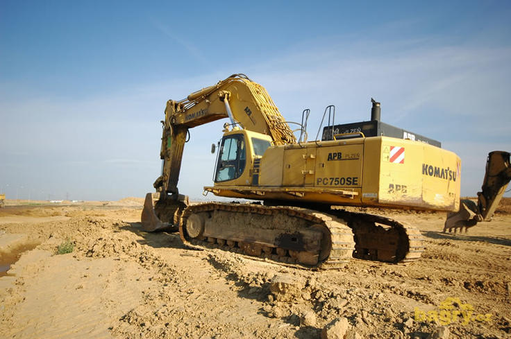 Pásové rypadlo Komatsu PC750SE