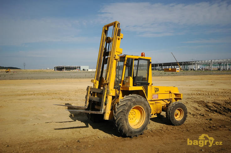 Terénní vysokozdvižný vozík JCB 926