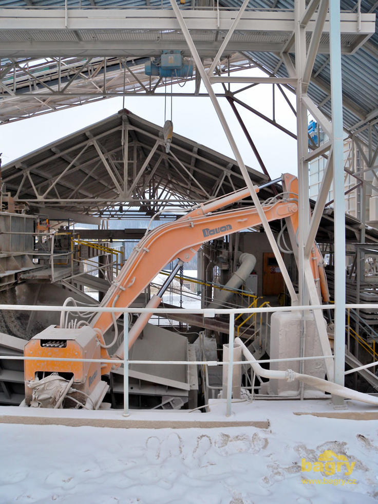 Stacionární rozbíjecí zařízení Davon s kladivem Atlas Copco MB 500