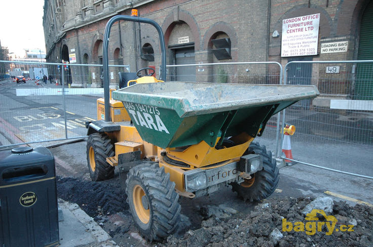 Kloubový dempr Barford SXR 3500 Hydro firmy Tara na St. Thomas Street