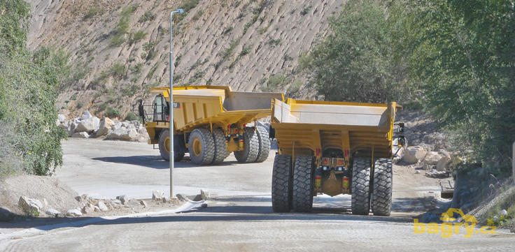 Pevné dampery Caterpillar 775F jedou na svou první směnu