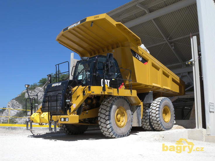 Pevný damper Caterpillar 775F u výsypky