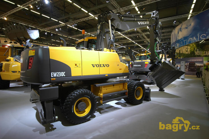 Kolové rypadlo Volvo EW230C
