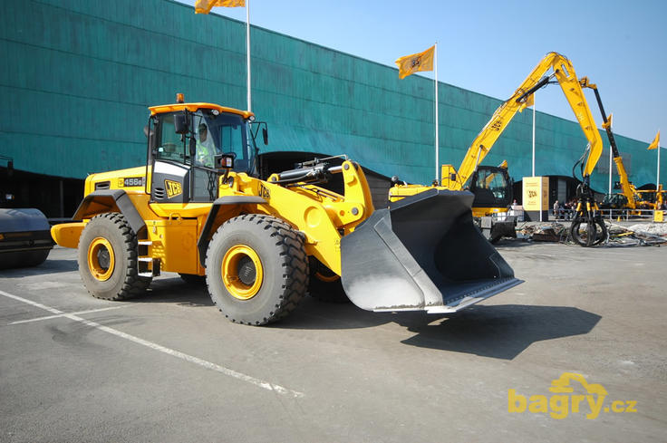 Kolový nakladač JCB 456e ZX