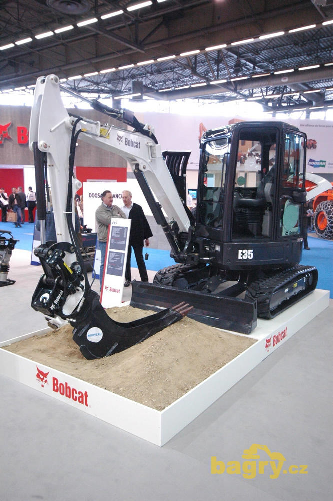 Pásové minirypadlo Bobcat E35